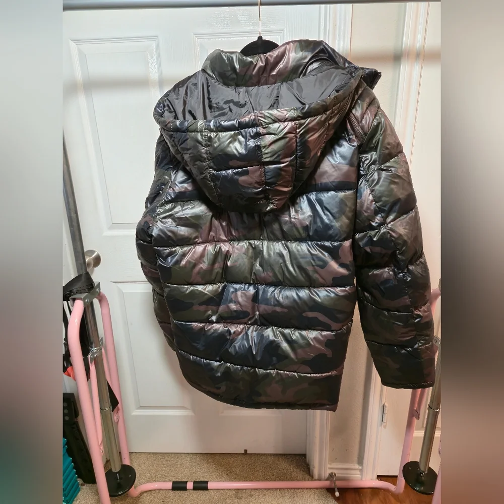 Guess Men's Puffer Jacket - Black and Green - Picture 10 of 14